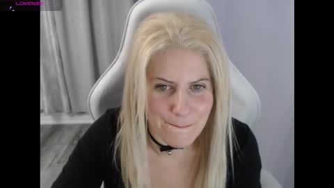 Snapshot of bellastar84 chatting on 10/30/25, 01:18 Starr40 online show from 10/30/25, 01:18