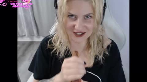 Snapshot of bellastar84 chatting on 11/24/25, 01:33 Starr40 online show from 11/24/25, 01:33