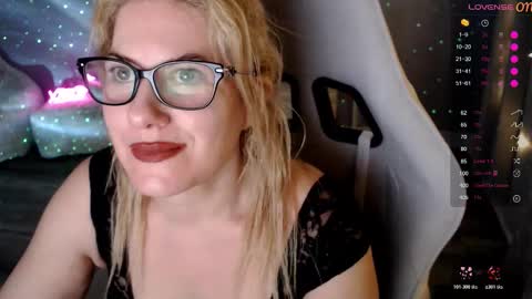 Snapshot of bellastar84 chatting on 01/16/26, 12:09 Starr40 online show from 01/16/26, 12:09