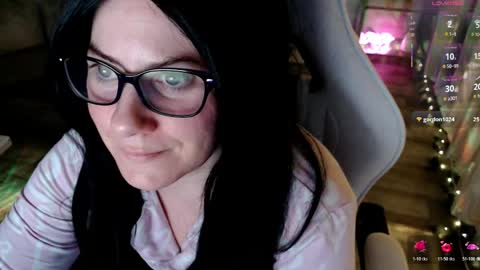 Snapshot of bellastar84 chatting on 04/15/26, 07:15 Starr40 online show from 04/15/26, 07:15
