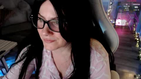 Snapshot of bellastar84 chatting on 04/16/26, 07:31 Starr40 online show from 04/16/26, 07:31