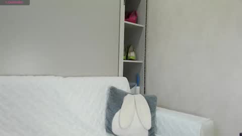 Snapshot of bellastrong_ chatting on 10/17/25, 03:53 Bella online show from 10/17/25, 03:53