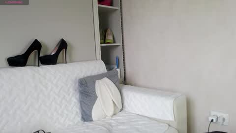 Snapshot of bellastrong_ chatting on 10/18/25, 05:10 Bella online show from 10/18/25, 05:10