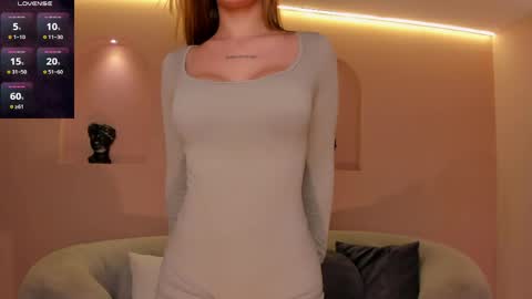 Snapshot of bellathompsonx_ chatting on 04/02/26, 06:05 Bella online show from 04/02/26, 06:05
