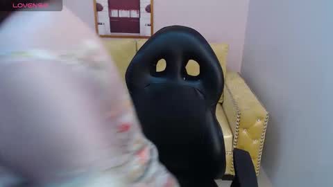 Snapshot of bellatrix_ch chatting on 11/16/25, 11:49 Bella online show from 11/16/25, 11:49