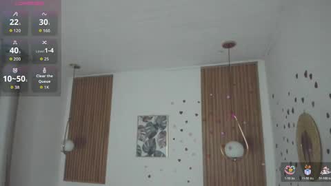 Snapshot of bellawoods_ chatting on 04/25/26, 12:41 laukyubey online show from 04/25/26, 12:41
