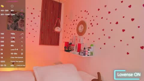 Snapshot of bellawoods_ chatting on 04/30/26, 02:12 laukyubey online show from 04/30/26, 02:12