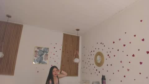 Snapshot of bellawoods_ chatting on 05/05/26, 02:08 laukyubey online show from 05/05/26, 02:08