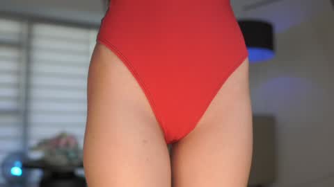 Belle Adrienne  IG  online show from 10/04/25, 11:14