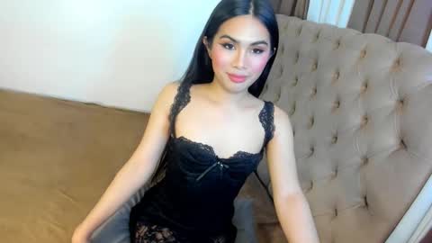 Snapshot of belle_davies chatting on 03/18/26, 10:24 belle_davies online show from 03/18/26, 10:24