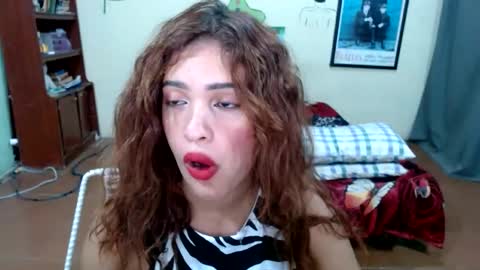 Snapshot of belle_katty000 chatting on 03/12/25, 07:06 SOFIA online show from 03/12/25, 07:06