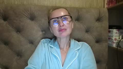 Amelia online show from 10/15/25, 04:29