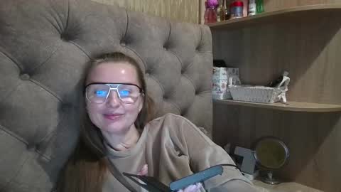 Amelia online show from 10/24/25, 03:41