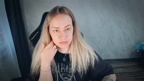 Your Annabelle Wolf  online show from 05/25/26, 06:03