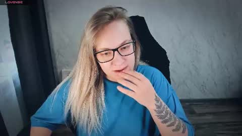 Your Annabelle Wolf  online show from 07/02/26, 04:51