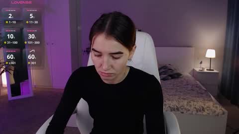 Bella online show from 09/29/25, 01:00