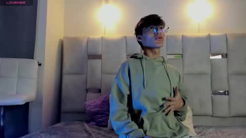 Snapshot of bellmontneon chatting on 09/15/25, 11:32 Neon online show from 09/15/25, 11:32