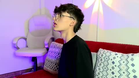 Snapshot of bellmontneon chatting on 10/15/25, 11:21 Neon online show from 10/15/25, 11:21