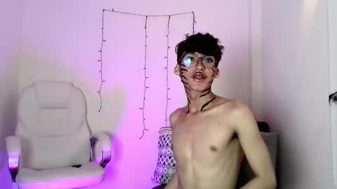 Snapshot of bellmontneon chatting on 10/21/25, 01:56 Neon online show from 10/21/25, 01:56