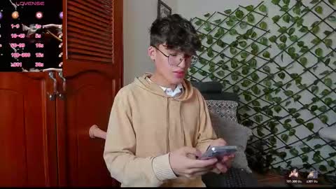 Snapshot of bellmontneon chatting on 12/01/25, 11:15 Neon online show from 12/01/25, 11:15