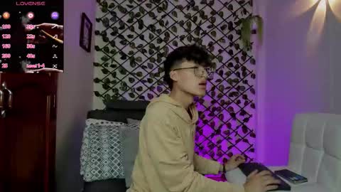 Snapshot of bellmontneon chatting on 12/17/25, 11:16 Neon online show from 12/17/25, 11:16