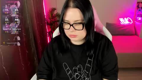 LinaBoo online show from 11/17/25, 05:13