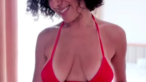 A girl from your  dreams online show from 06/11/26, 11:25