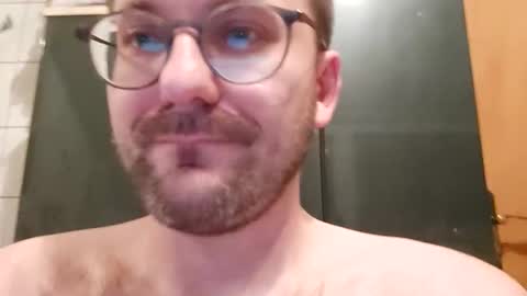 Snapshot of ben00189 chatting on 10/28/25, 06:43 ben00189 online show from 10/28/25, 06:43