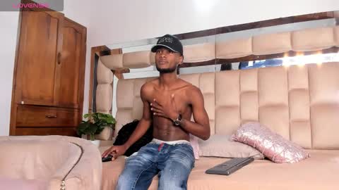 Snapshot of benbrownn chatting on 10/13/25, 01:27    online show from 10/13/25, 01:27