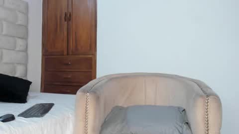 Snapshot of benbrownn chatting on 10/15/25, 07:58    online show from 10/15/25, 07:58