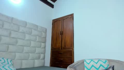 Snapshot of benbrownn chatting on 11/01/25, 07:27    online show from 11/01/25, 07:27