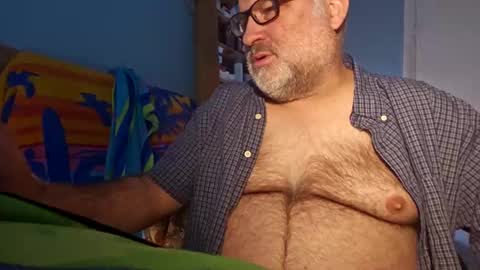 Snapshot of bendavewill chatting on 12/18/24, 01:15 Bendavewill online show from 12/18/24, 01:15