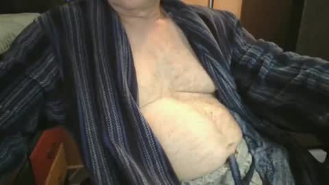 Snapshot of bendrinkin chatting on 11/08/25, 10:59 bendrinkin online show from 11/08/25, 10:59