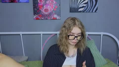 KENDALL  NATHAN online show from 06/11/26, 09:18