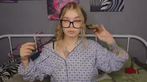 KENDALL  NATHAN online show from 06/22/26, 08:33