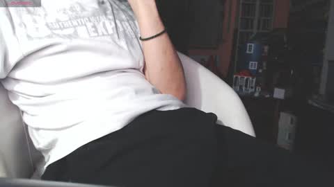 Snapshot of benijamin chatting on 12/02/25, 11:34 benijamin online show from 12/02/25, 11:34