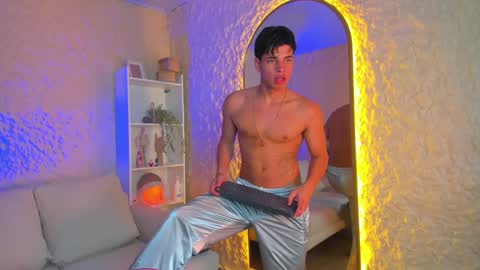 BENJAMIN online show from 01/29/25, 07:36