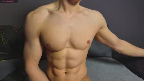 Snapshot of benjaminbond chatting on 11/23/25, 06:24 benjaminkarl02 online show from 11/23/25, 06:24