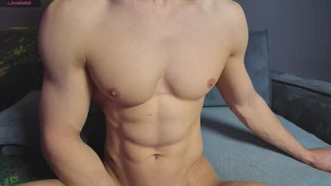 Snapshot of benjaminbond chatting on 11/25/25, 06:24 benjaminkarl02 online show from 11/25/25, 06:24