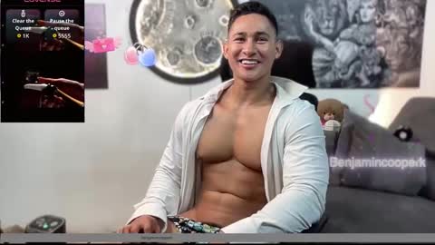 Snapshot of benjamincooperk1 chatting on 11/13/25, 05:17 benjamincooperk online show from 11/13/25, 05:17