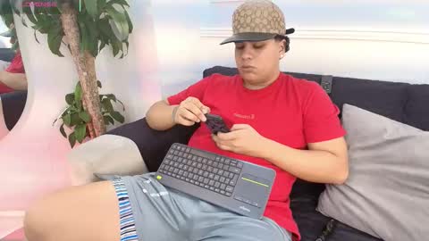 Snapshot of bennett_alejoo chatting on 10/05/25, 06:28 bennett_alejoo online show from 10/05/25, 06:28