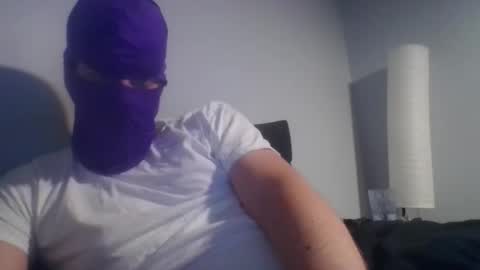 Snapshot of bennybueno chatting on 04/19/26, 04:01 bennybueno online show from 04/19/26, 04:01