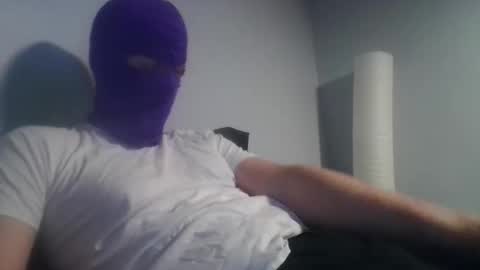 Snapshot of bennybueno chatting on 05/17/26, 04:32 bennybueno online show from 05/17/26, 04:32