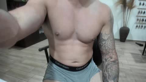 Snapshot of benthebodybuilder chatting on 12/31/24, 02:51 Ben Braxton online show from 12/31/24, 02:51