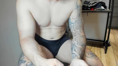 Snapshot of benthebodybuilder chatting on 10/17/25, 10:12 Ben Braxton online show from 10/17/25, 10:12