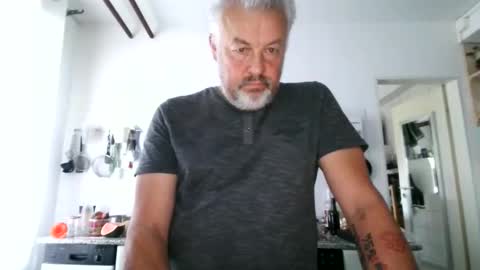 Snapshot of berg_boy chatting on 09/21/25, 06:37 Martin online show from 09/21/25, 06:37