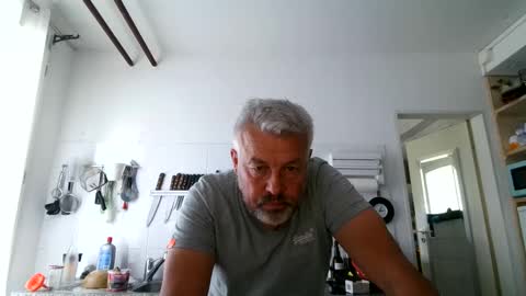 Snapshot of berg_boy chatting on 09/25/25, 01:04 Martin online show from 09/25/25, 01:04