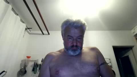 Snapshot of berg_boy chatting on 11/27/25, 11:29 Martin online show from 11/27/25, 11:29