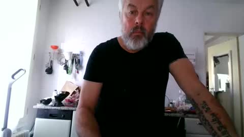 Snapshot of berg_boy chatting on 12/15/25, 09:13 Martin online show from 12/15/25, 09:13