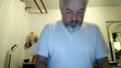 Snapshot of berg_boy chatting on 12/19/25, 05:36 Martin online show from 12/19/25, 05:36